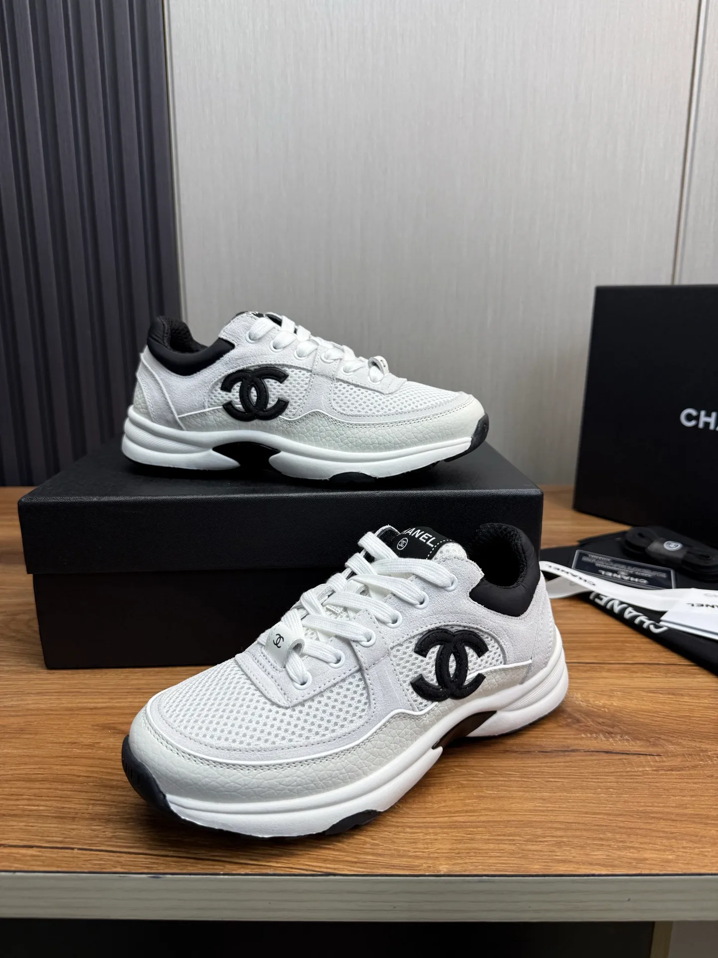 Men's men's shoes 💰600💰 Chanel Chanel 25A latest couple's white shoes casual sports shoes skate shoes 🩷💚 original purchase and development production Xiaoxiang C Home counter another super hot model, loved by Internet celebrity bloggers and ladies, various praises on social platforms, super popular and high quality 😍😍 latest material classic black and white color matching The upper foot is full of fashion 🎊🎊 ▪️Material: Original customized imported cowhide material ▪️Inner lining: Customized mesh ▪️Sole: Original open-molded TPU non-slip outsole ▪️Size: 35-44